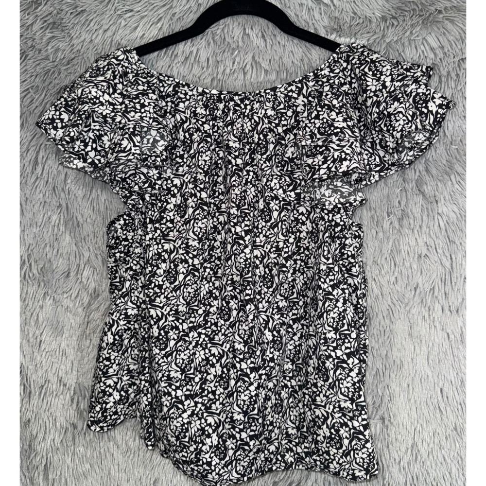 Universal Thread Womens Smocked Floral Print Short Sleeve Blouse  Black/White Sm